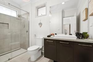 Impress on Empress I 6 BR Pet-Friendly Family Home