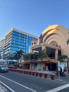 Spacious 2 Bed & 2 Bath Condo in Newport City