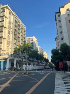 Spacious 2 Bed & 2 Bath Condo in Newport City