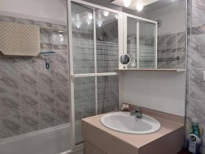 Charmant appartement au centre avec balcon et parking - FR-1-812-135