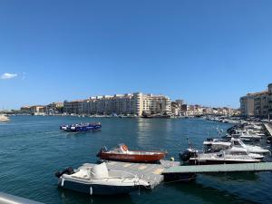 Charmant 2P à Sète avec parking privé, vue sur canal - FR-1-338-614