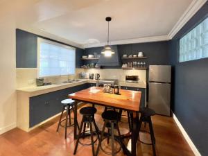MiraNamin Nest LANTANA SUITE with Bathtub, Kitchen