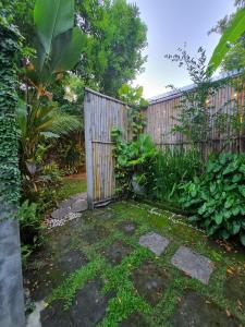 Cozy Private House with Garden 3 min to Berawa Beach