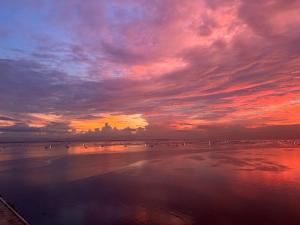 Luxurious Modern Cozy Manila Bayview Pool View 1 2 3 Bedrooms Near Manila Airports Okada Solaire MOA