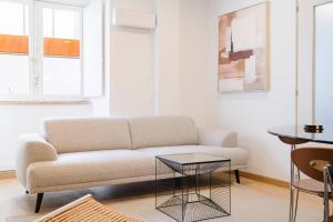 Group-Friendly 4BR Lisbon Duplex Castle View