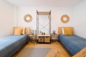 Group-Friendly 4BR Lisbon Duplex Castle View