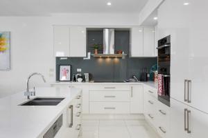 Parea on Cavendish - Luxe Beachside Living