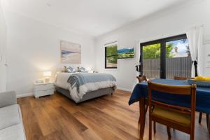 Charming Studio for Two in the Heart of Bathurst