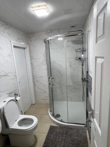 Luxury 4 Bed 3 bath 6 mins from City Renter