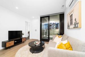 Modern 2 BR apartment in the heart of Canberra center