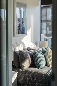 Modern 2 BR apartment in the heart of Canberra center