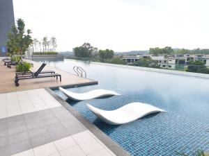 TR12 tulip elmina 5pax Big cinema movie 1 free parking