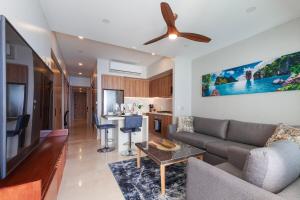 Harbor 171 Beach Front High Rise