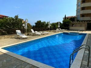 Sea Sirena with a Mountain View