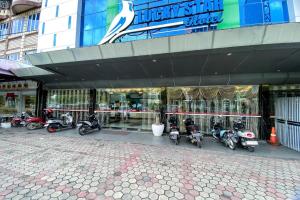 Lucky Star Hotel