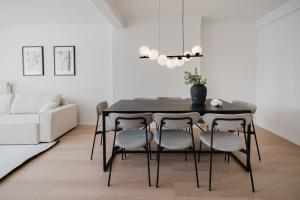 3 BR Penthouse - WHIRLPOOL - ZENTRAL - KÜCHE - WIFI - KAFFEE - GERÄUMIG - TERRASSE - PARKHAUS