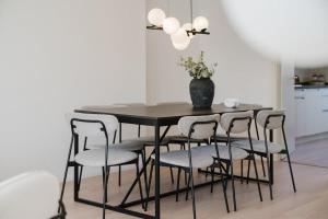 3 BR Penthouse - WHIRLPOOL - ZENTRAL - KÜCHE - WIFI - KAFFEE - GERÄUMIG - TERRASSE - PARKHAUS