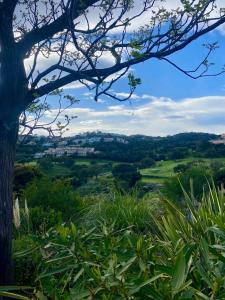 Villa nichée sur golf & piscine