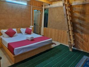 Mountain A Frame Stay Sainj