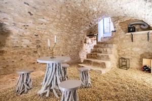 Villas Luxurious Provencal Village House, Walk to Village Pool : photos des chambres