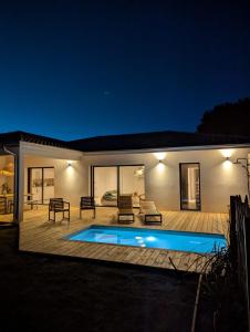 Villas Modern house with pool, between lake and forest : photos des chambres