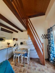 Appartements Studio Bord de mer avec terrasse : photos des chambres