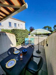 Appartements Studio Bord de mer avec terrasse : photos des chambres