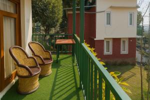 Bougainvilla Mountain Retreat Deluxe Cottages, near Bhimtal