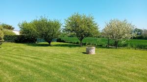 Maisons de vacances La cle des champs Maison plain pied spacieuse lumineuse bien equipee, 3 chambres spacieuse, belle terrasse amenagee, garage, grand jardin clos, parking, pres de Bayeux et Omaha Beach : photos des chambres