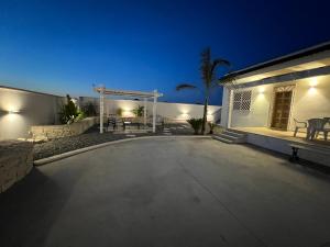 Salento Villa Cice, AC - WiFi - BBQ - parcheggio privato sorvegliato, due unità abitative indipendenti e giardino a due passi dal mare - Torre Ovo