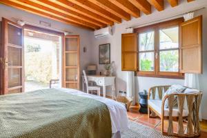 Double Room with Garden View room in Castell de la Solana