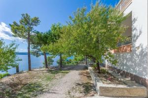 A Minute to the Sea Brela