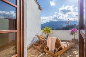 King Room with Mountain View room in Castell de la Solana
