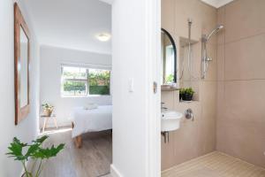 Modern & secure flatlet on shared property