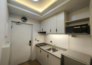Central Modern Cosy Condo in Makati - The Linear Suite