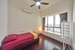 Princess Cove R&F Luxury apartment with 3 rooms and 2 bathrooms, for 4-6 people, close to the checkpoint, less than 5 minutes away