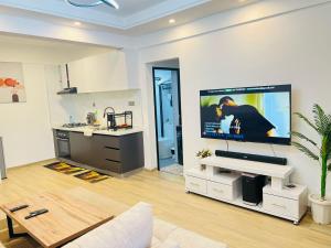 Phares 1BR with AC & Rooftop Swimming Pool, Westlands