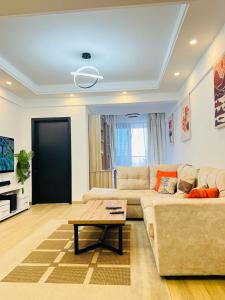 Phares 1BR with AC & Rooftop Swimming Pool, Westlands