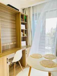 Phares 1BR with a Rooftop Swimming Pool, Westlands