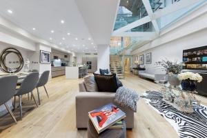 The Park Lane Suite Luxury 3Bedroom Sleeps 10 PL3B