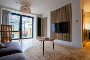 Scandi Style Garden Suite #1 with Parking Permit