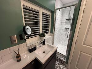 Newly renovated cottage in central location