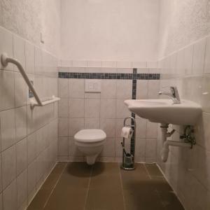 Haus hinter dem Deich