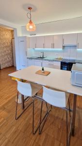 Romantic Lake View Apartment with Balcony and Parking in Orselina Locarno