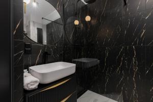 Prestige Elegant Apartment in Gdańsk with Sauna, Gym and Parking by Noclegi Renters