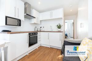 SEA LA VIE by BOURNECOAST - A Modern Apartment Near the Sandy Beaches and River with SKY TV - FM6102