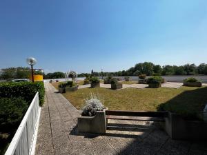 Pearl of Amiens center, Train station, Parking