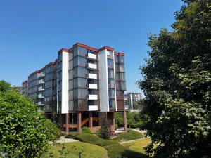Pearl of Amiens center, Train station, Parking