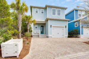 Four-Bedroom Holiday Home room in BOHO Retreat - Clean Beauitfully Decorated and Great Community Pool!