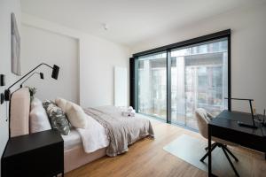 Towarowa Towers Premium Apartment by BookingHost